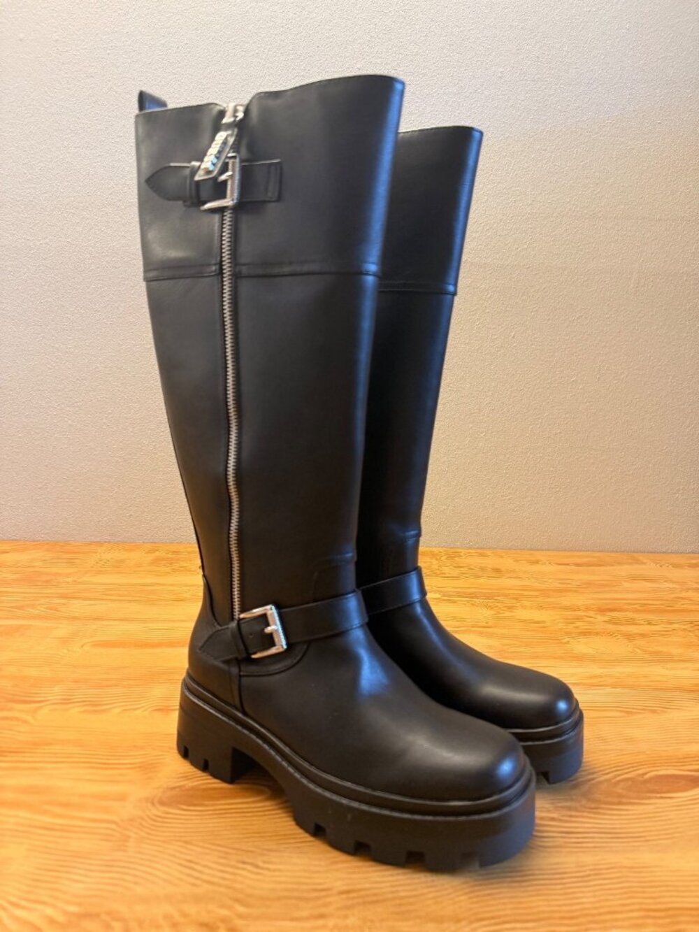 GUESS Lynnie Wide Calf Boot Size 5.5 - 899